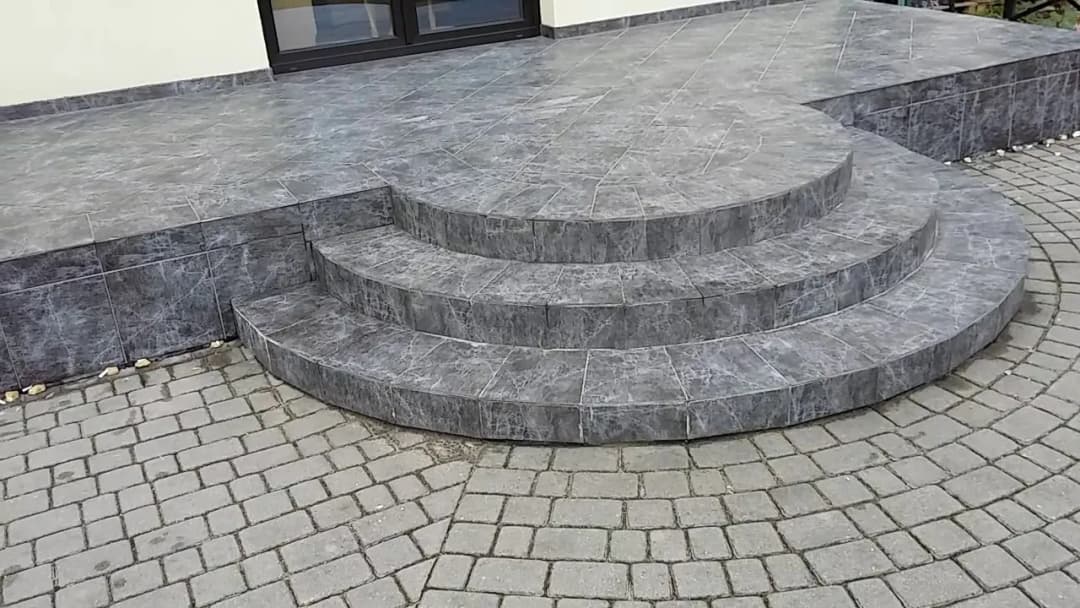 Jak zaszalować schody zewnętrzne półokrągłe - unikaj najczęstszych błędów