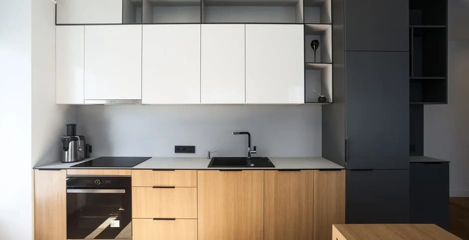 Skuteczne sposoby na to, czym odtłuścić meble w domu