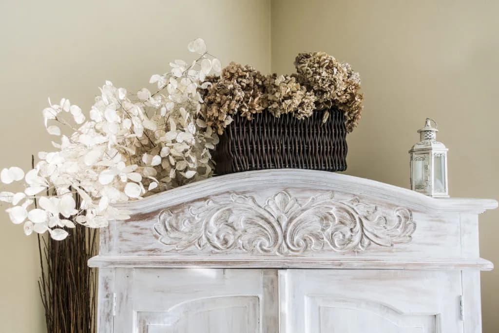 Jak pomalować meble na styl prowansalski - proste techniki i kolory