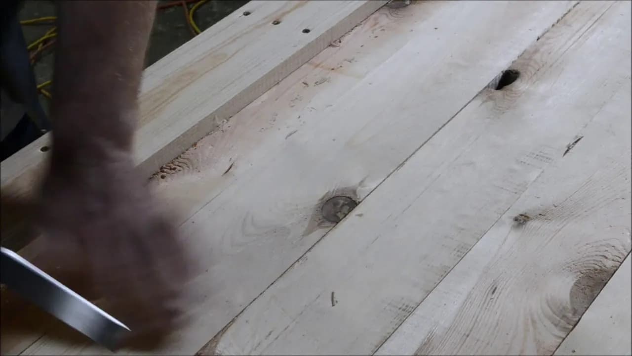 Jak zrobić drzwi z desek do szopy – proste kroki i cenne wskazówki