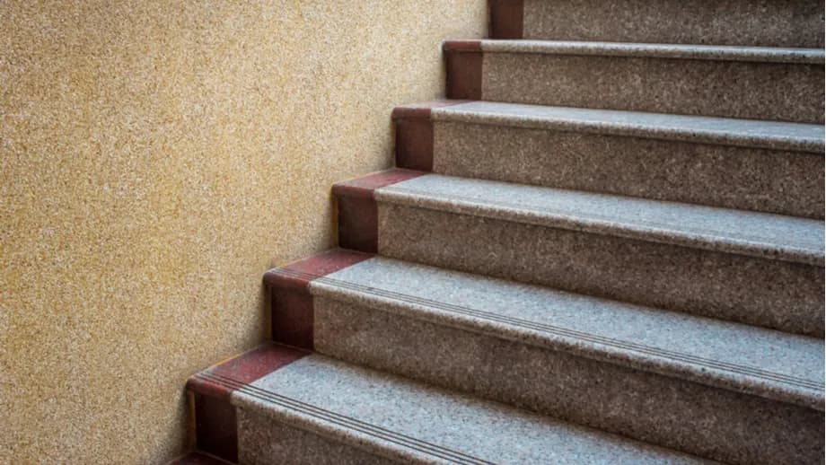 Czym myć schody z lastryko, aby uniknąć zniszczeń i smug?