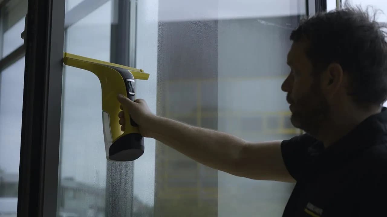 Myjka do okien Karcher – jak rozpoznać, kiedy jest naładowana?